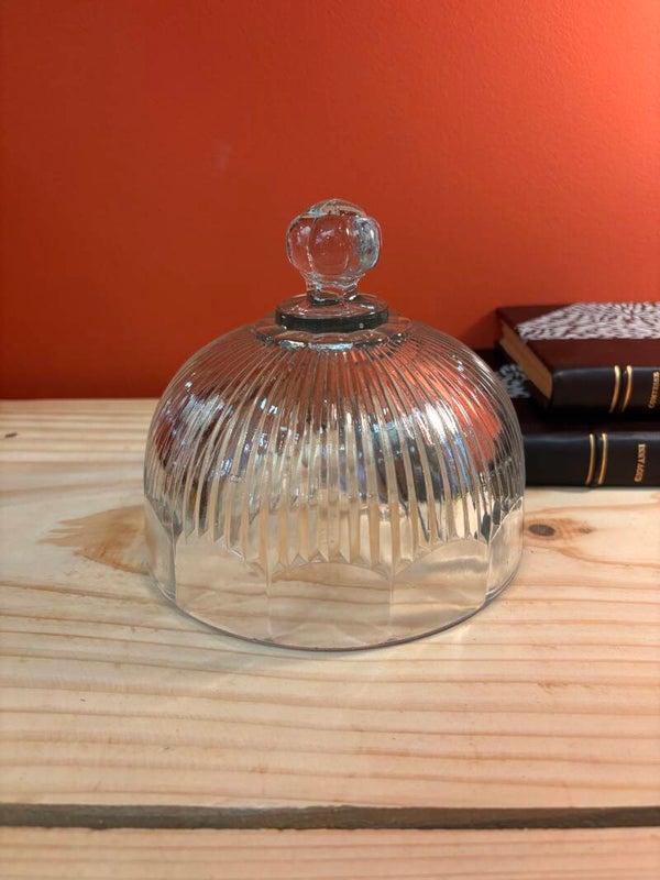 Cloche ancienne en verre transparent à décor strié