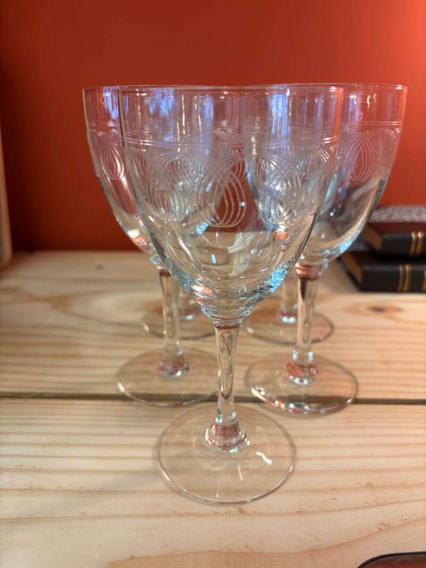 7 verres à vin anciens gravés