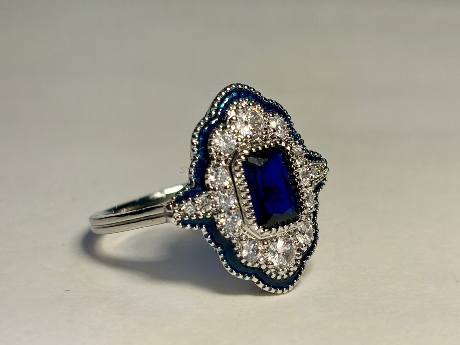 Bague argentée – Bleu saphir