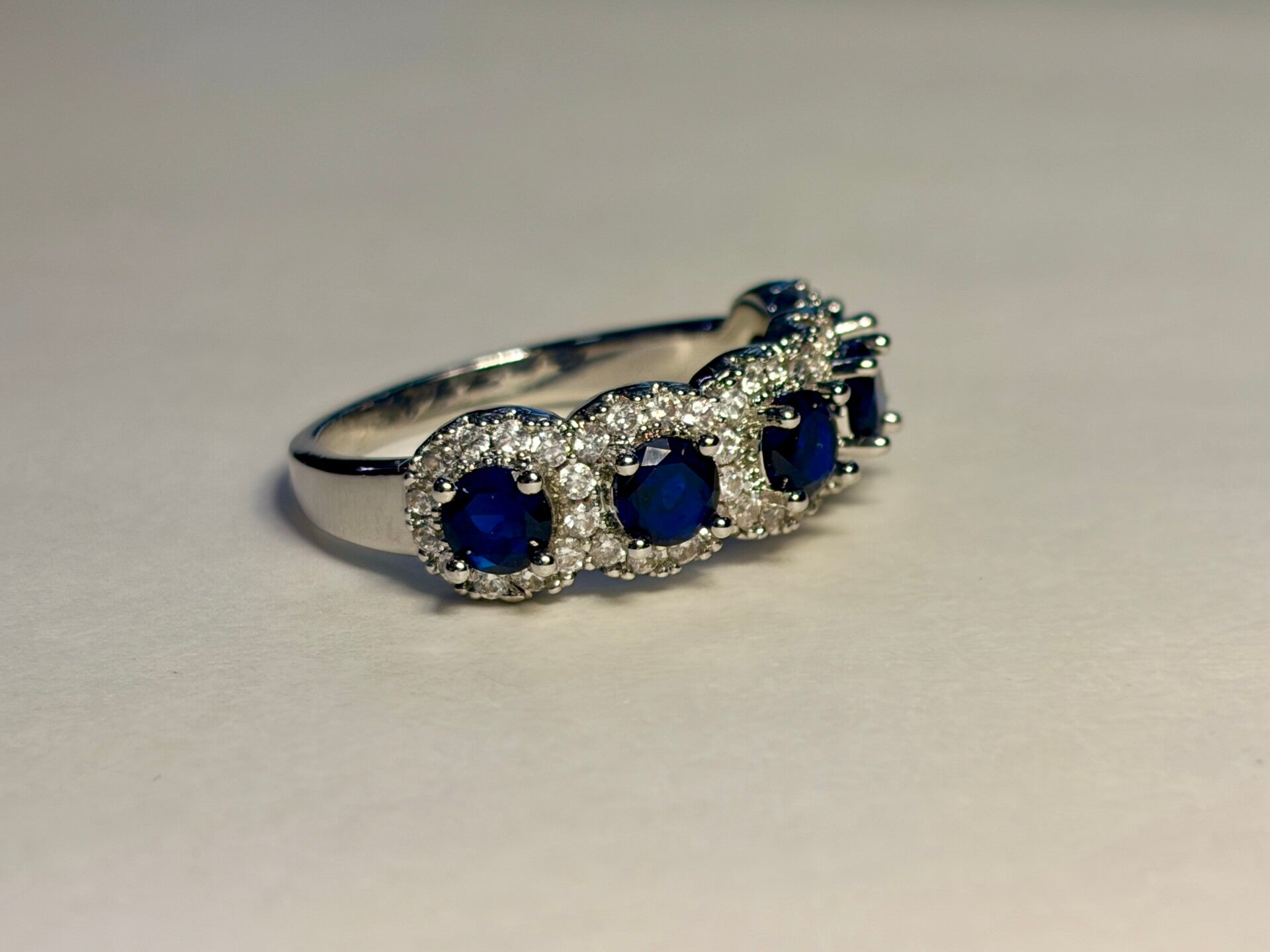Bague argentée – Trio bleu profond