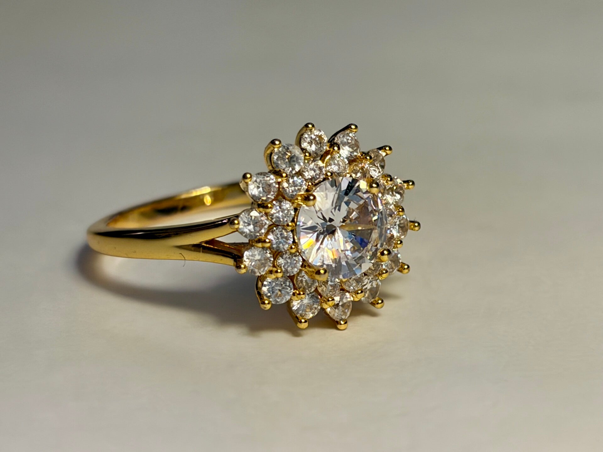 Bague dorée – Fleur de lumière