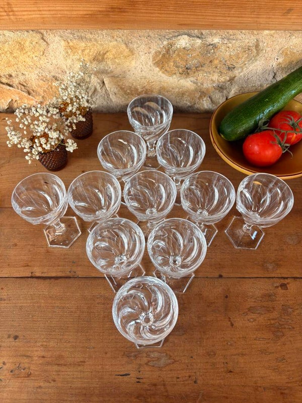 11 verres à pied vintage en cristal