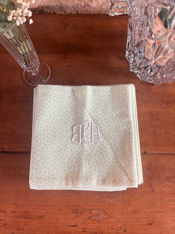 Lot de 8 serviettes de table vintage – vert tendre & monogramme brodé
