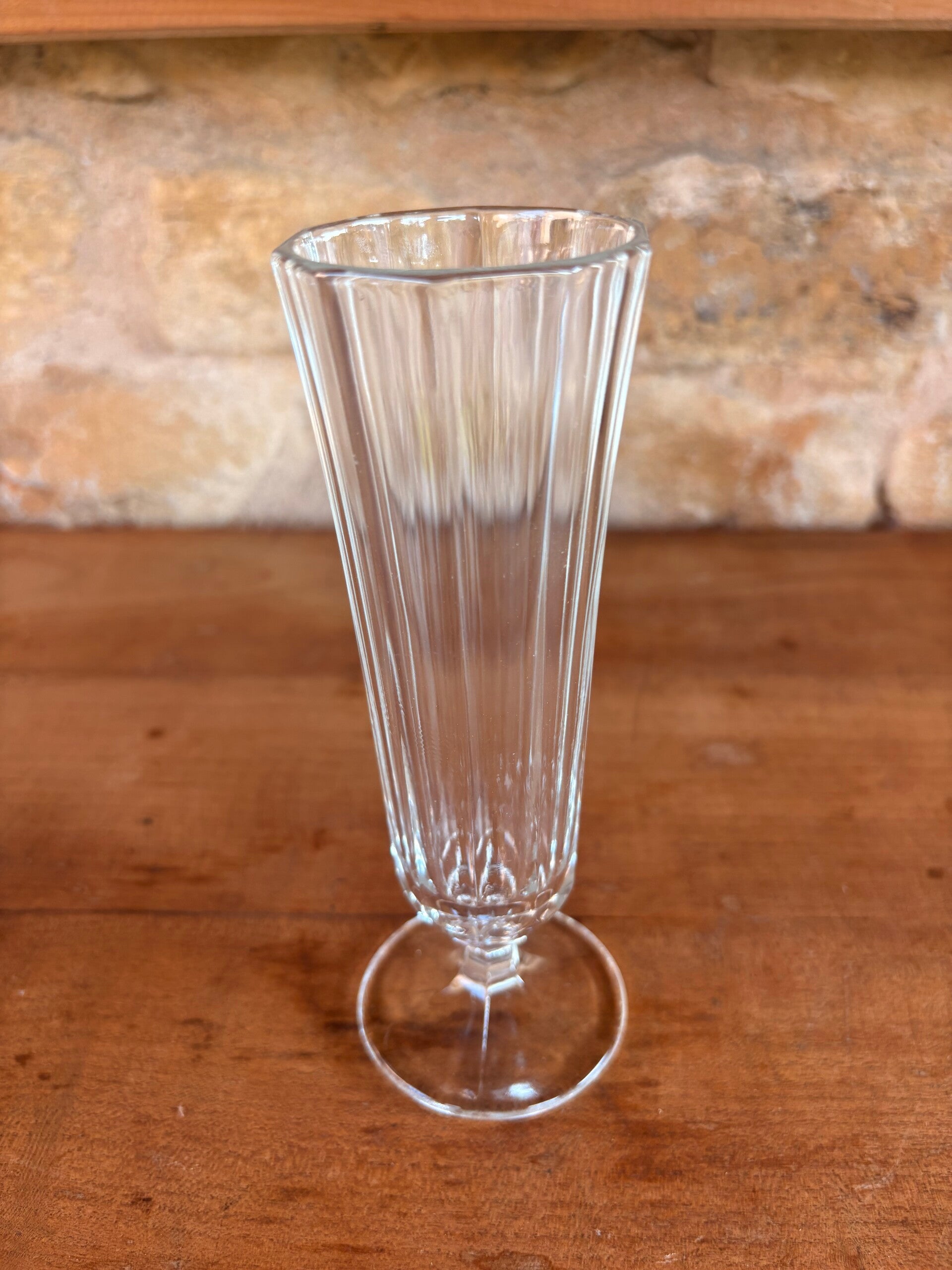 Soliflore vintage en verre – lignes côtelées