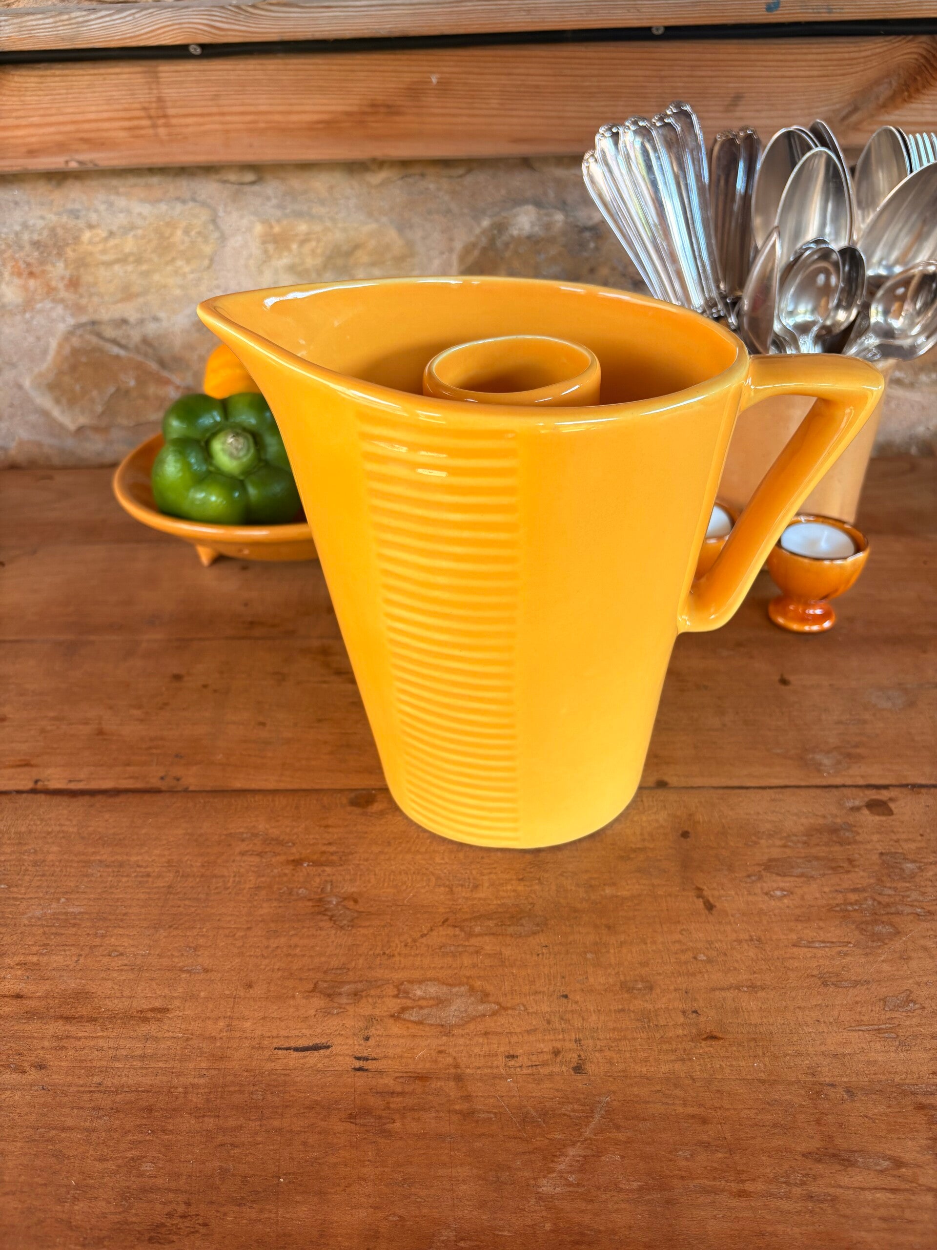 Pichet vintage en céramique orange – verseur à glaçons intégré