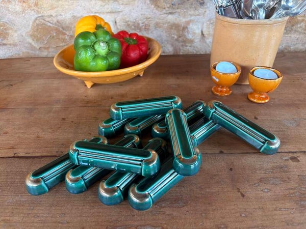 Lot de 12 porte-couteaux vintage en céramique – vert émeraude et doré