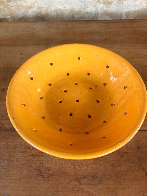 Égouttoir ancien en terre vernissée – poterie artisanale