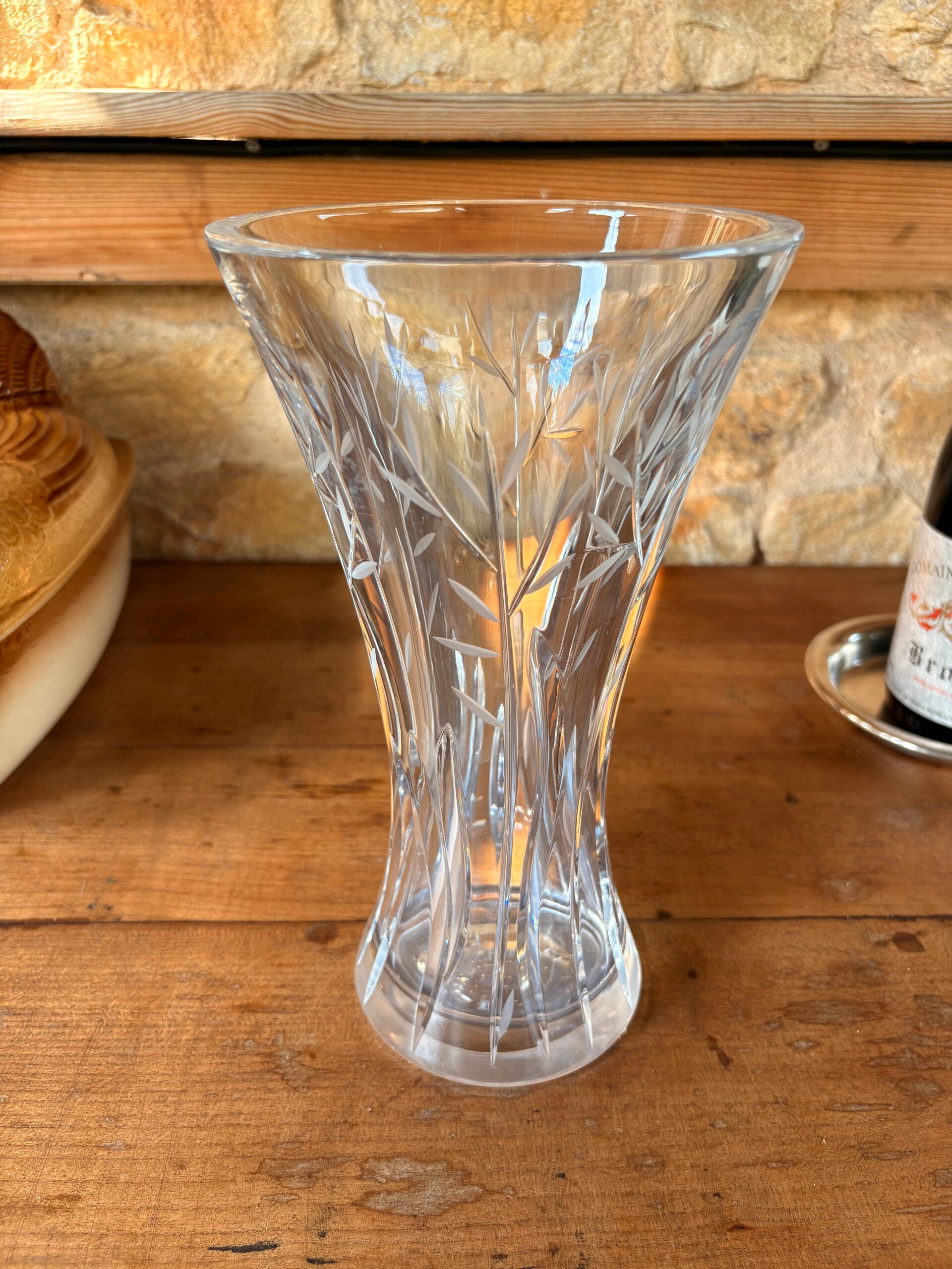 Grand vase vintage en cristal taillé – décor végétal