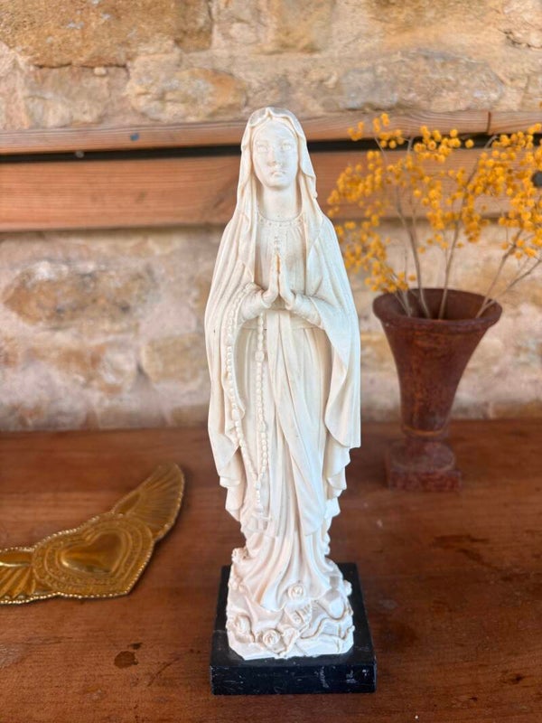 Statue religieuse ancienne – Vierge de Lourdes au rosaire