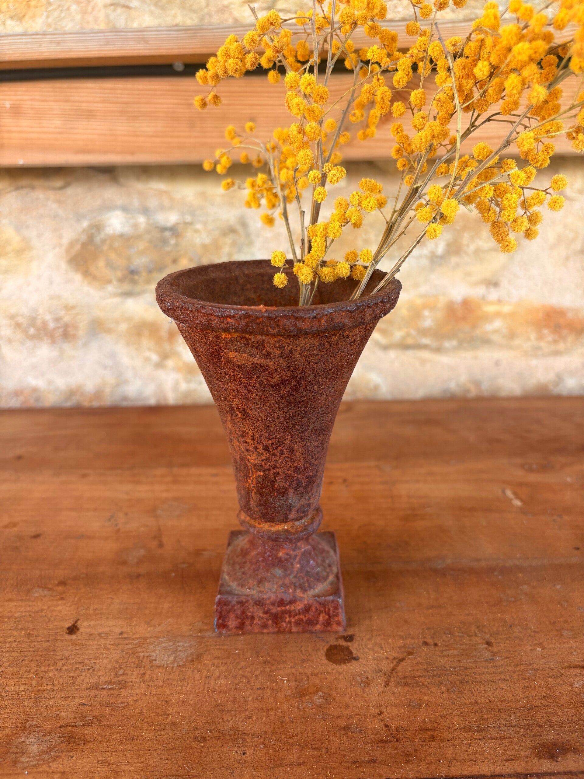 Vase ancien en fonte patiné