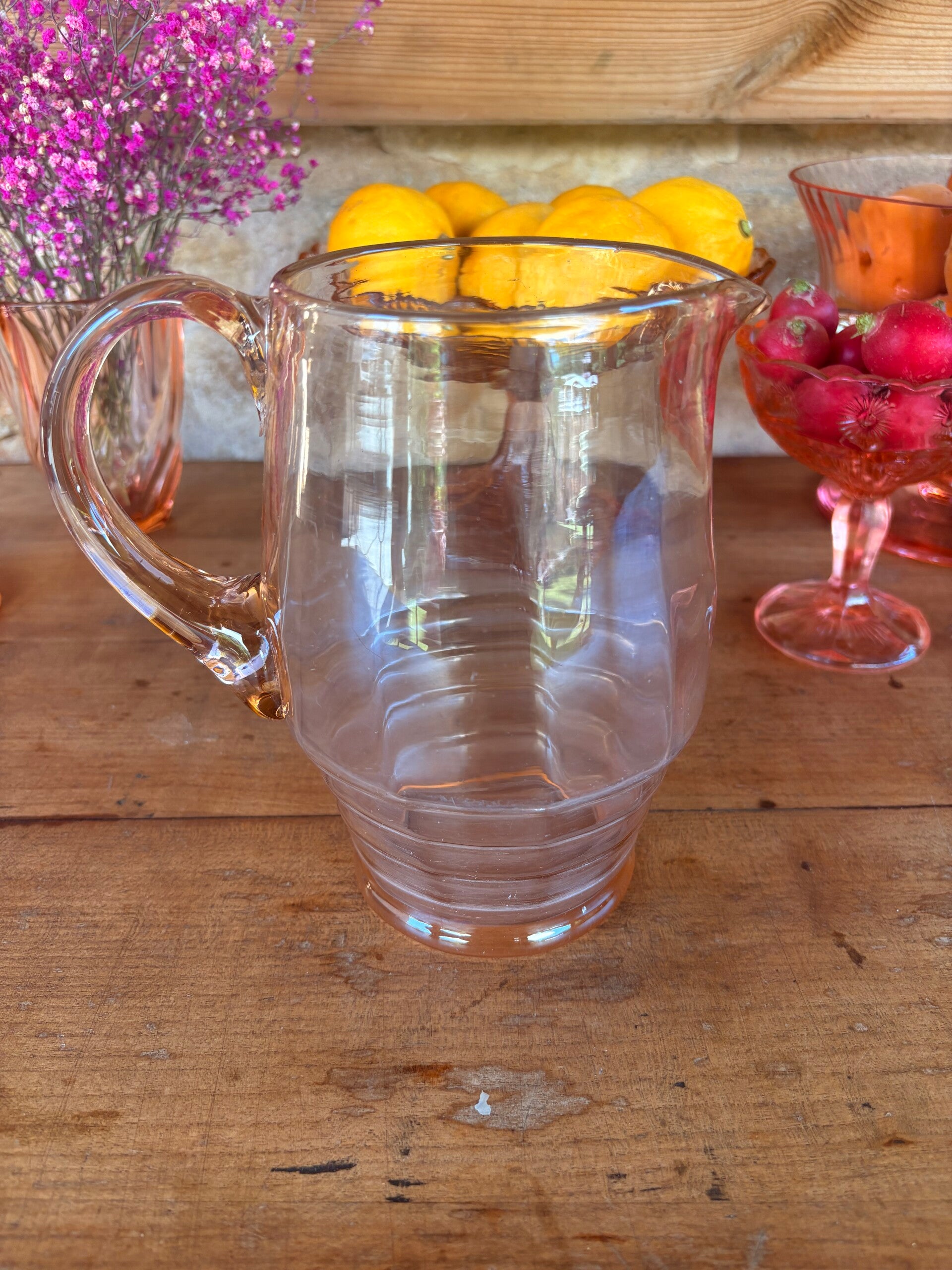 Pichet vintage en verre rose – esprit Rosaline