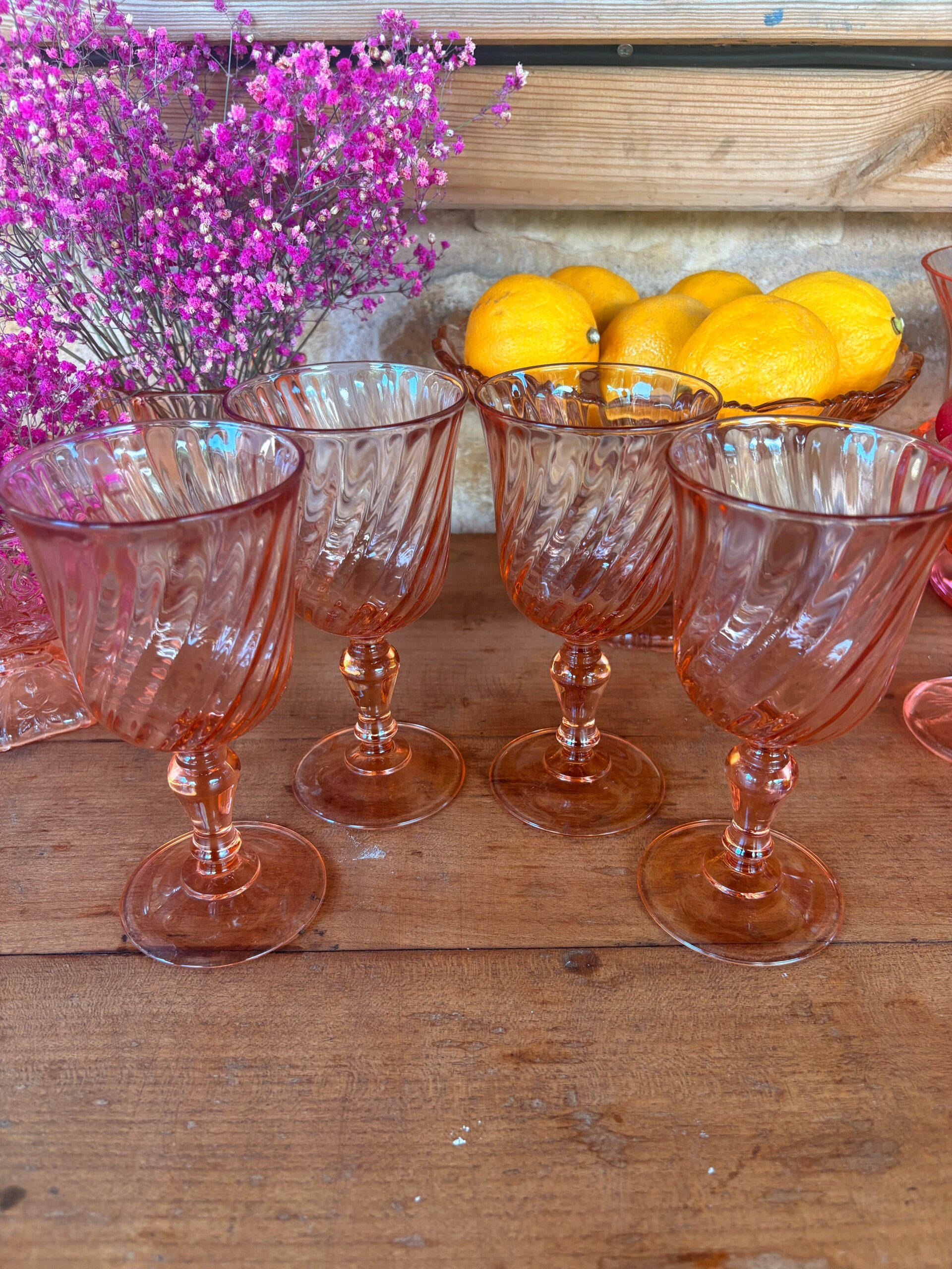 Lot de 4 grands verres à pied vintage Rosaline – verre rose torsadé