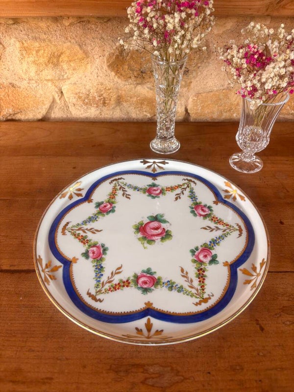 Plat ancien en porcelaine de Limoges à décor floral polychrome et doré