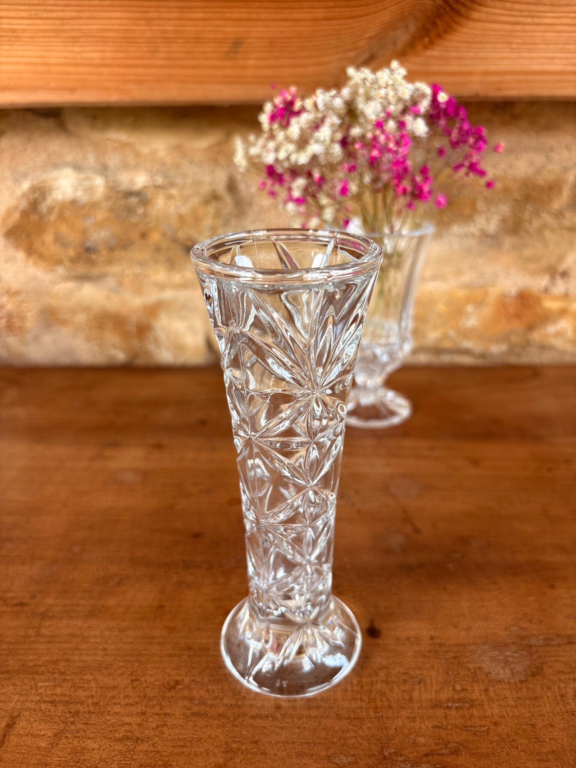 Soliflore ancien en verre moulé