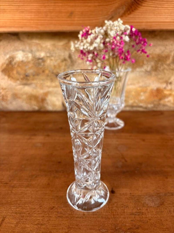 Soliflore ancien en verre moulé