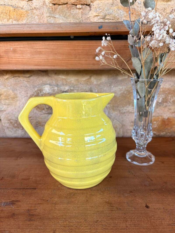 Pichet ancien en céramique jaune