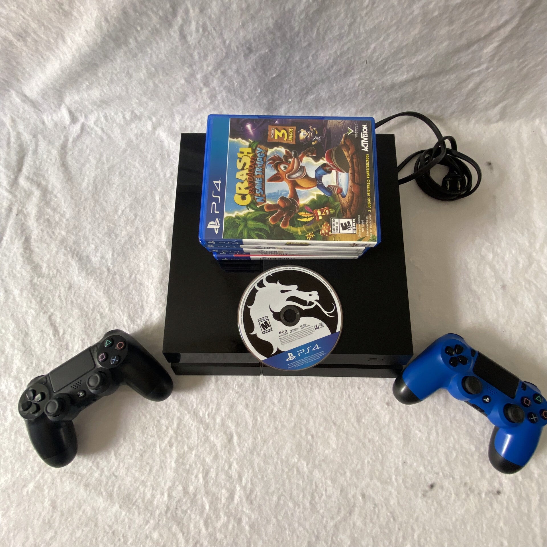 Sony PlayStation 4 1TB + 6 juegos