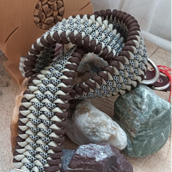 Paracord Halsband "Erdenkraft" (HU 64-70 cm)