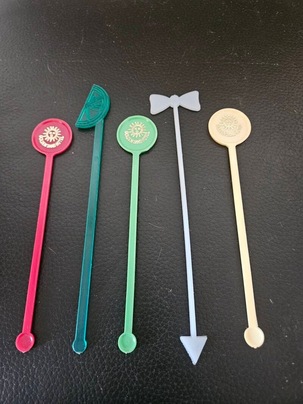 UITVERKOCHT van 5 roerstaafjes divers