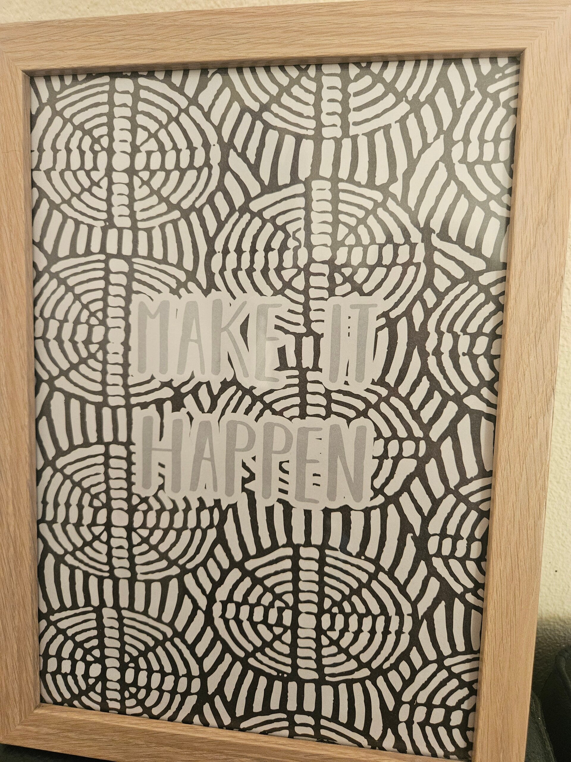 Houten lijst met tekst en patronen