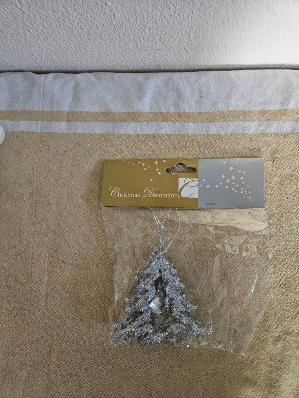 2 kerstbomen voor in de boom