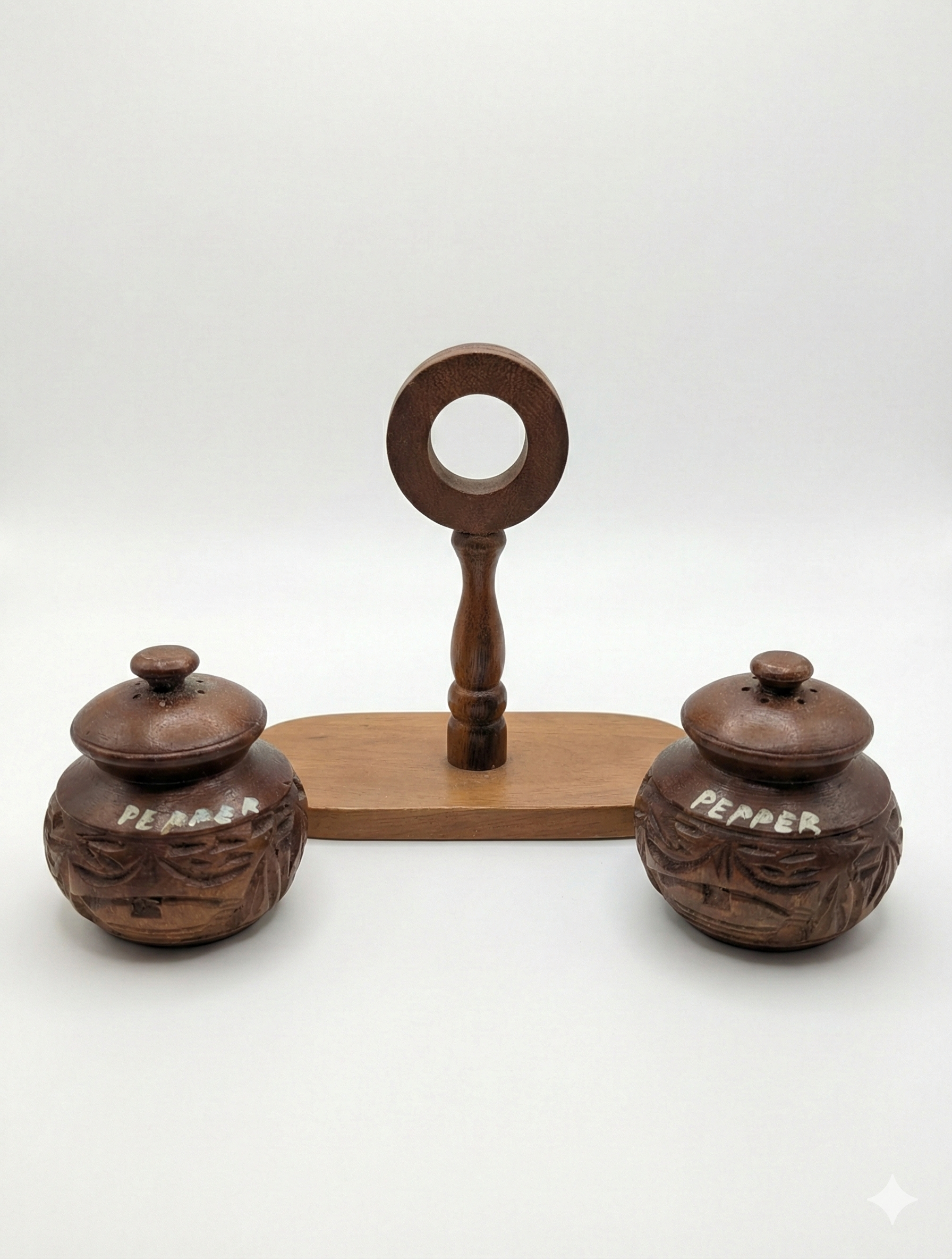 Vintage Handgesneden Houten Peper- en Zoutstel met Houder