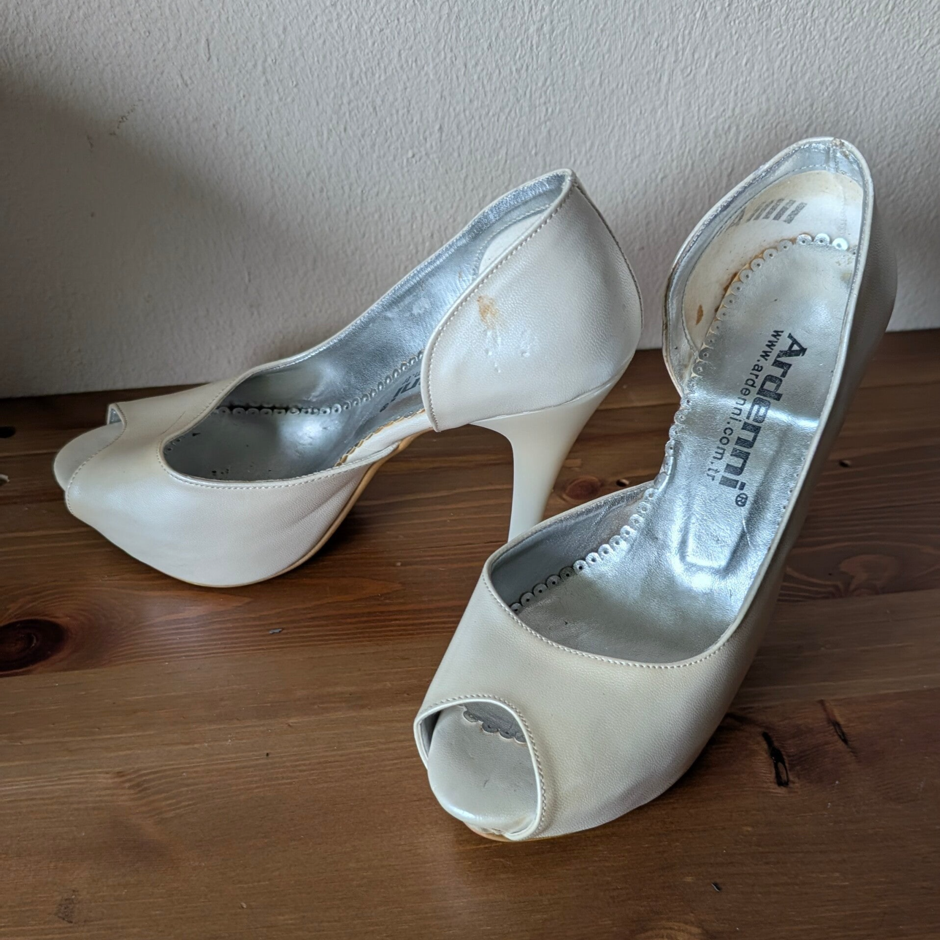 Ivoorkleurige pumps met open neus | maat 37 | Ardenni OPKNAPPER