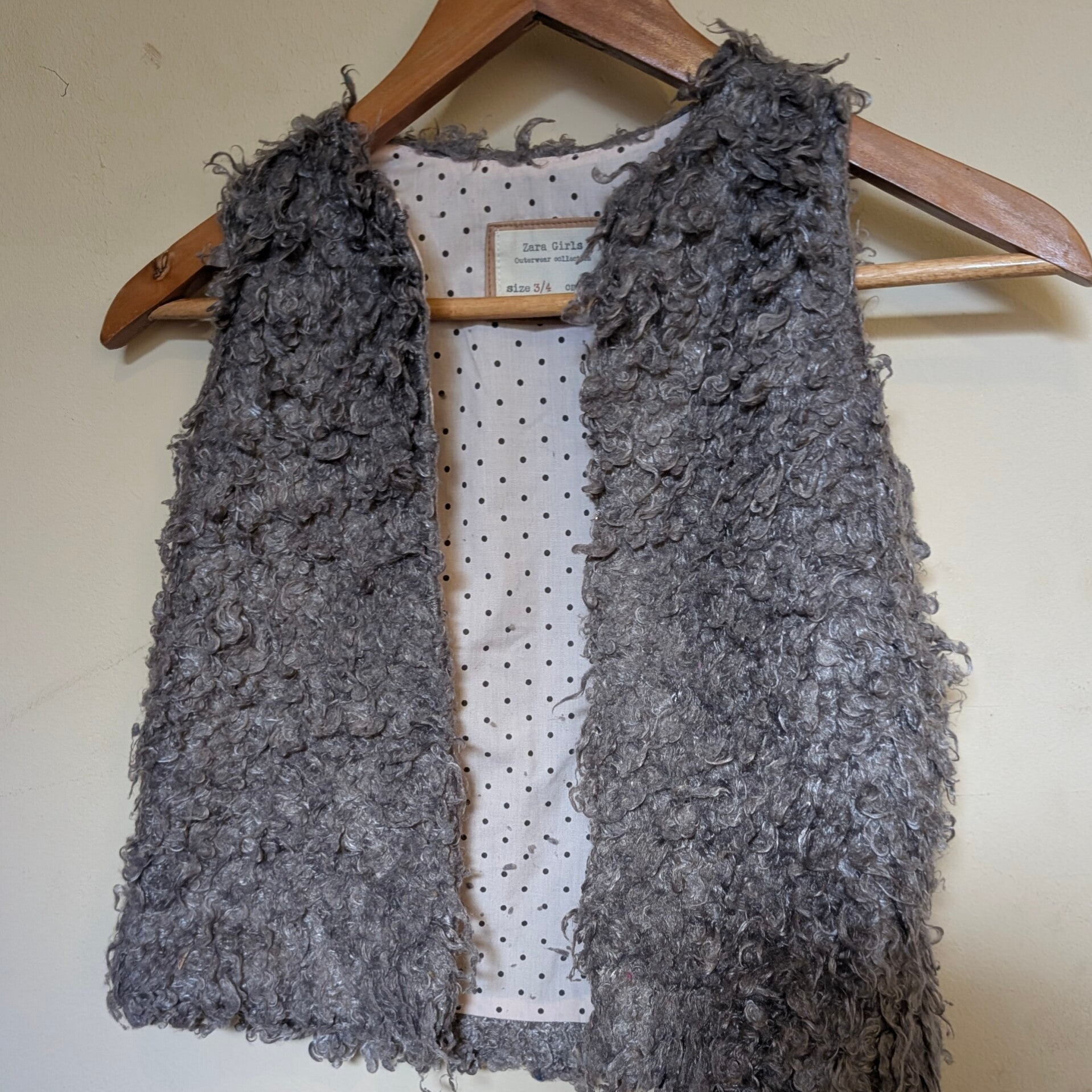 Grijs langharig teddy gilet Zara Girls maat 104