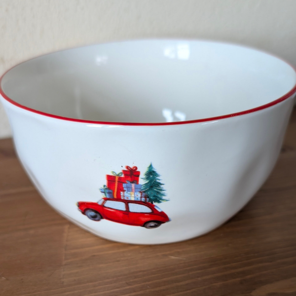 Gusto kerstkom met rood autootje en kerstboom