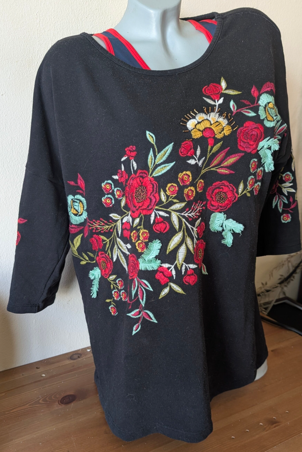 Zwarte Sweater met Geborduurde Bloemen en Kraaltjes - M&S Mode - Maat L