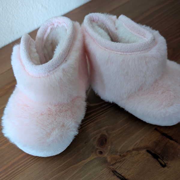 Roze pluche babyslofjes met klittenband