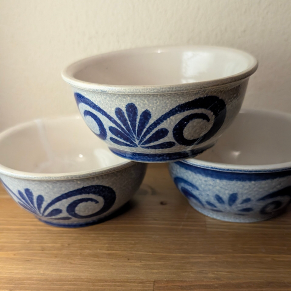 Set van 3 keramieken schaaltjes met blauw bloemmotief