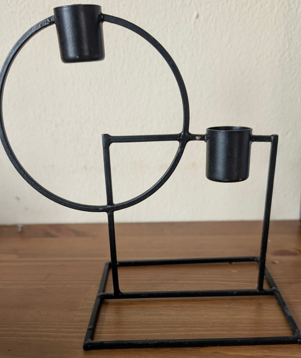 Metalen design kandelaar met geometrische vormen – 17 cm