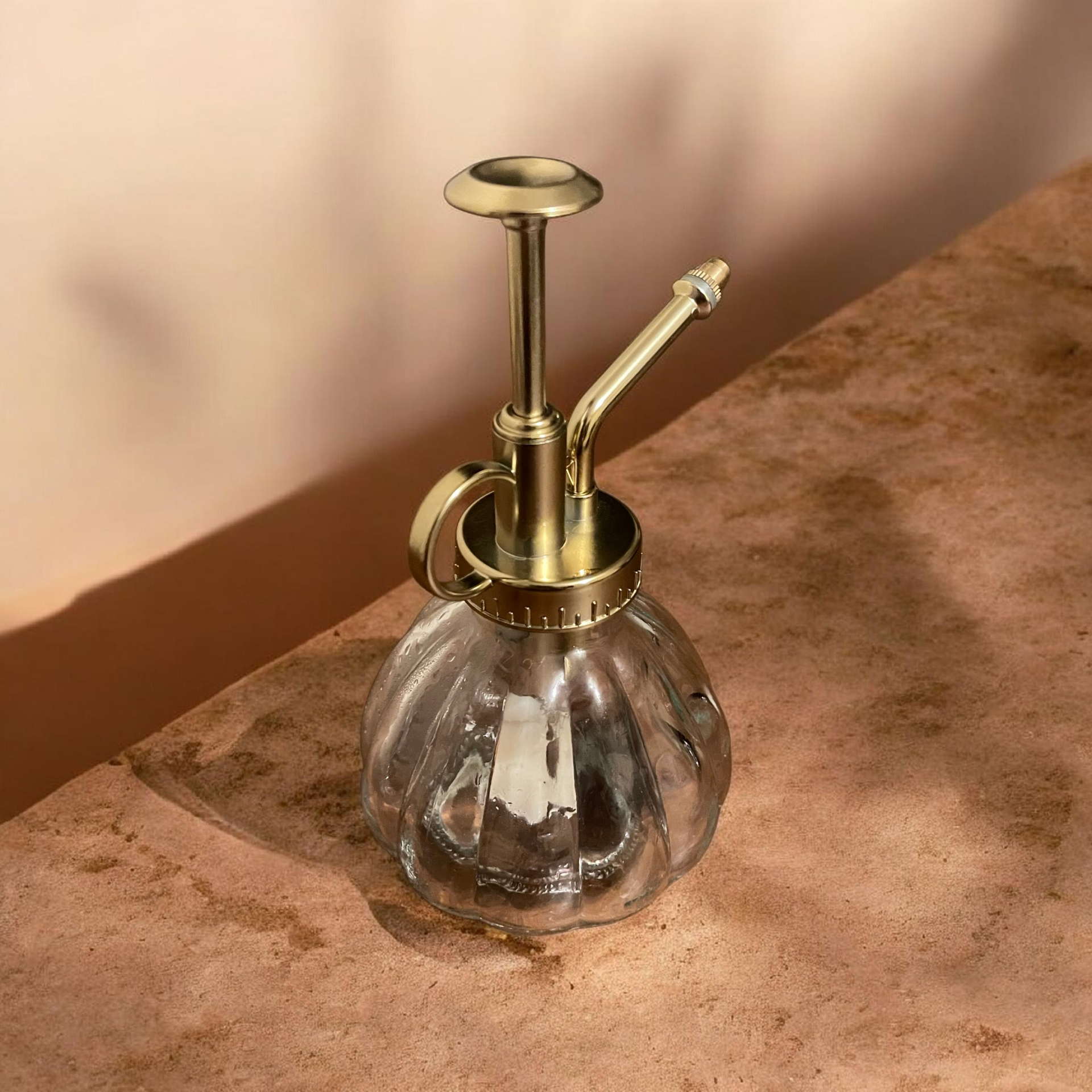 Glazen Plantenvernevelaar – Goudkleurige Pomp – Retro Design