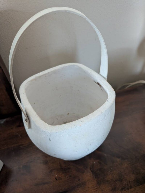 Rustieke witte bloempot met hengsel – Hoogte 18 cm – Landelijke stijl