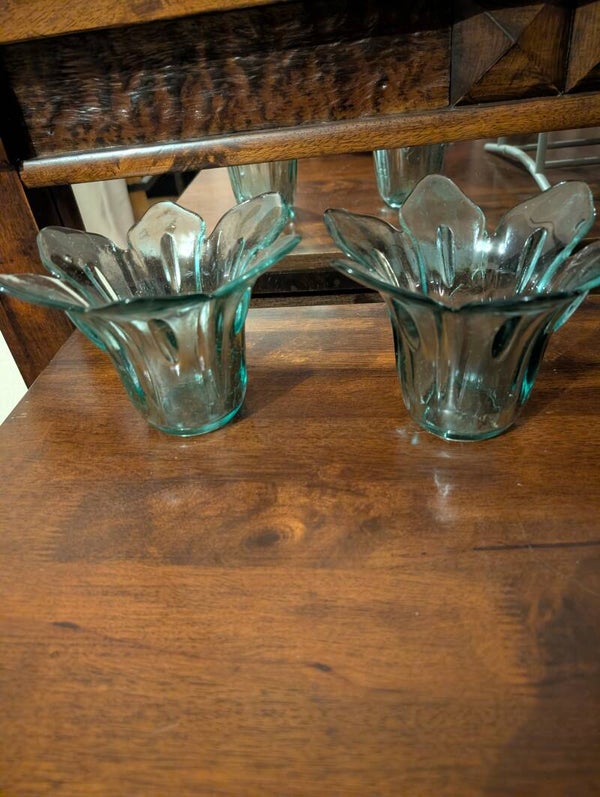 Glazen vaasjes bloemvorm zeegroen 13 cm set van 2