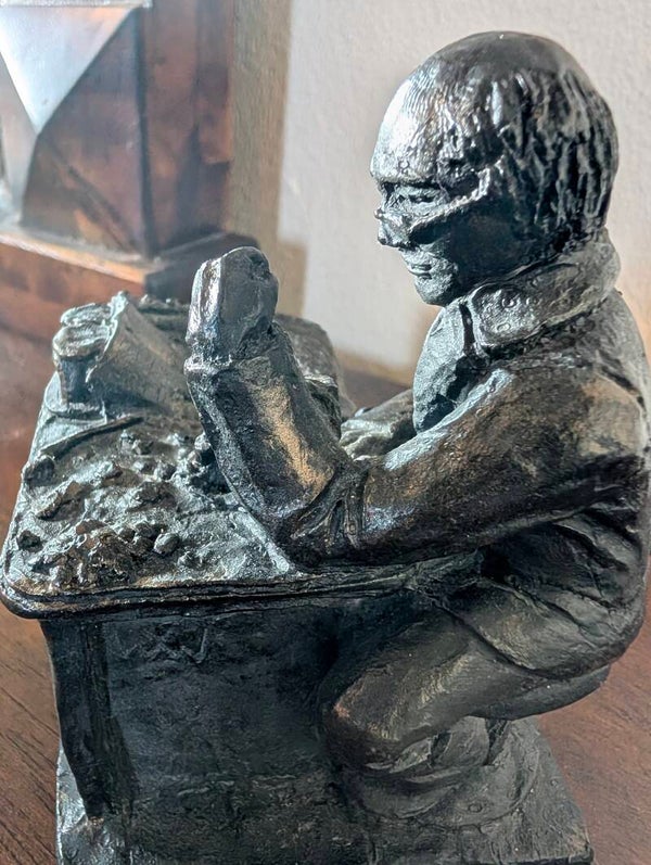 Beeldje van een Geldwisselaar, vintage stijl