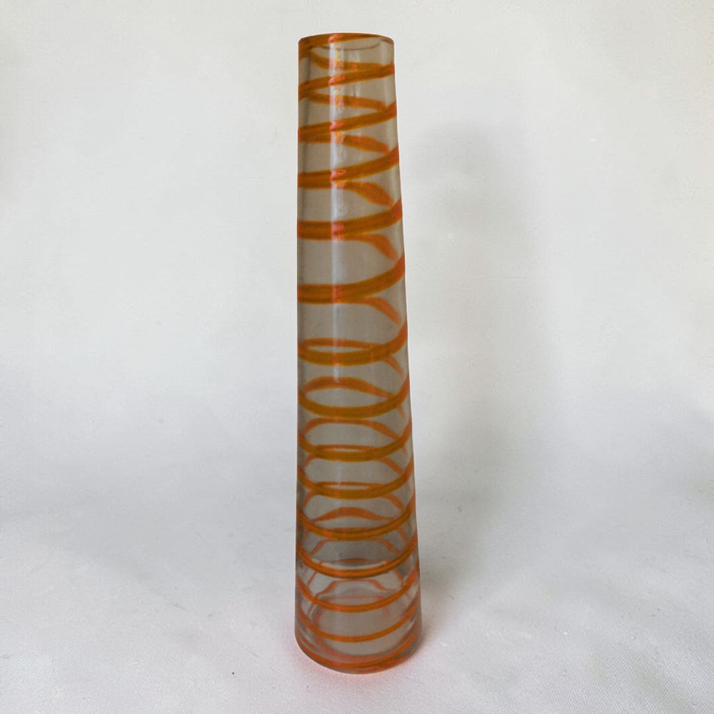 Vintage Blenko Stijl Vaas – Mondgeblazen Glas met Oranje Spiraalpatroon (49 cm)
