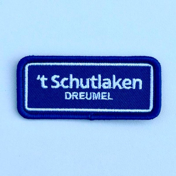 Embleem: ’t Schutlaken – Dreumel 7 x 3 cm