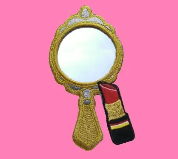 Embleem: Spiegeltje Spiegeltje met gratis lipstick