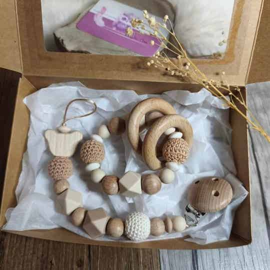 Coffret attache tétine et hochet de dentition