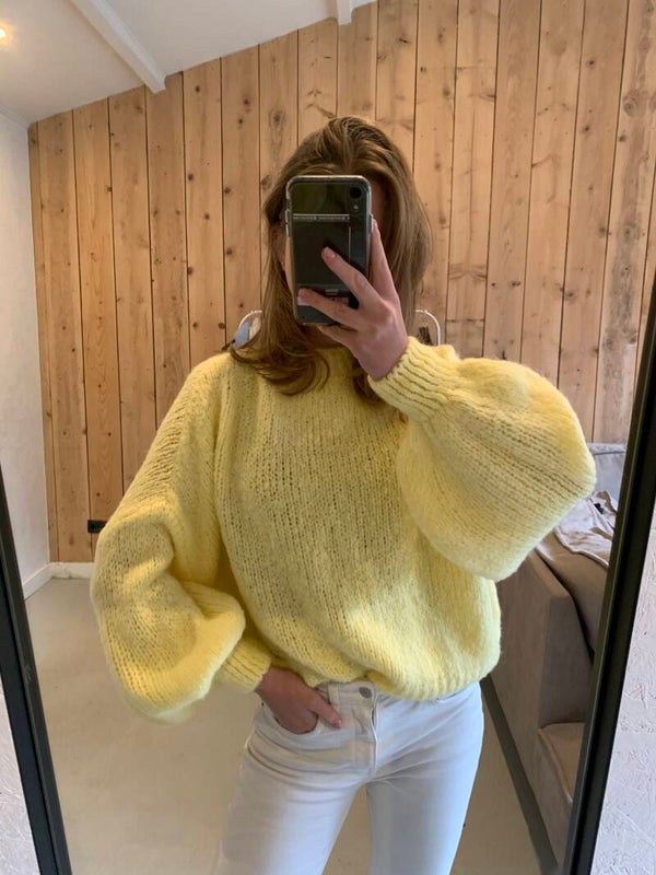 Gebreide trui lichtgeel
