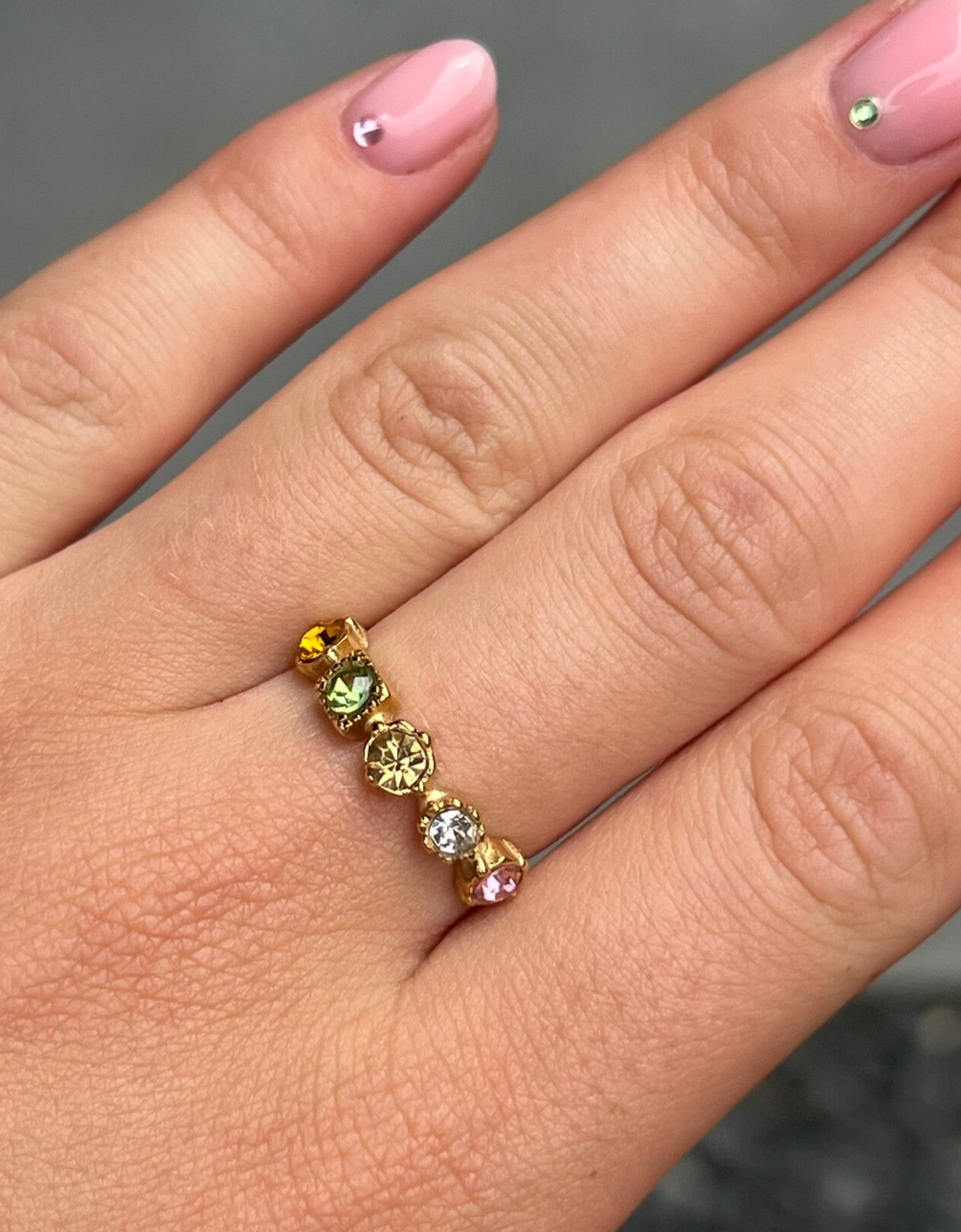 Kleurrijke ring R30 Goud