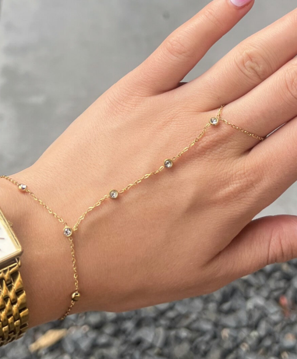 Hand chain met steentjes klein A16 Goud