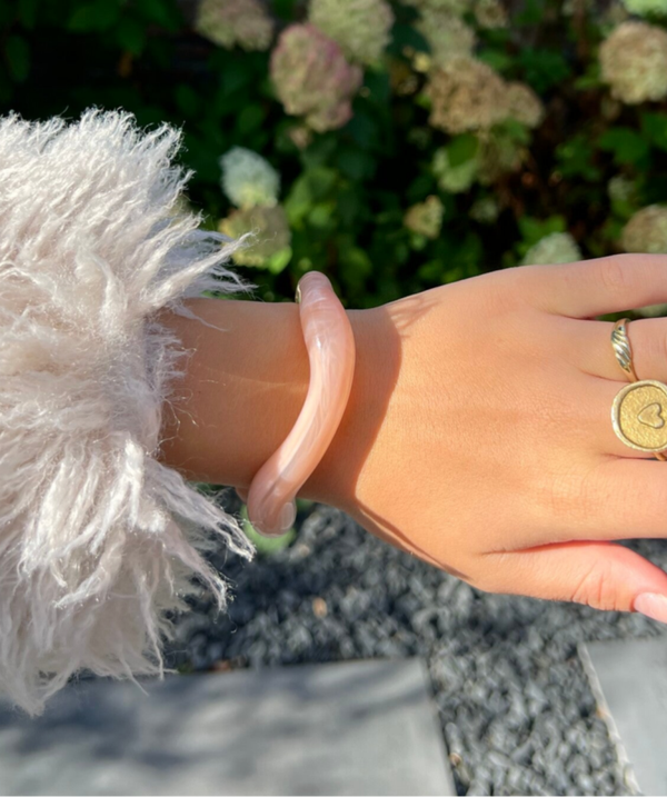 Acryl bangle lichtroze