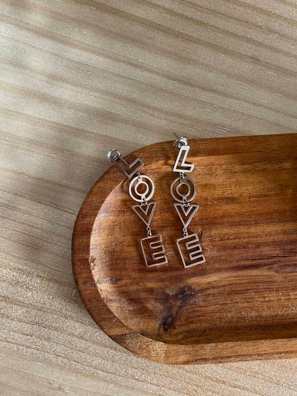 LOVE oorbellen O15 Zilver