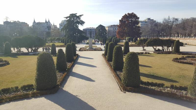 In het lessenrooster van de Handelswetenschappen aan de Faculteit Economie en Bedrijfskunde wordt er naast de andere talen als Frans, Duits, Engels ook Economisch Spaans aangeboden.