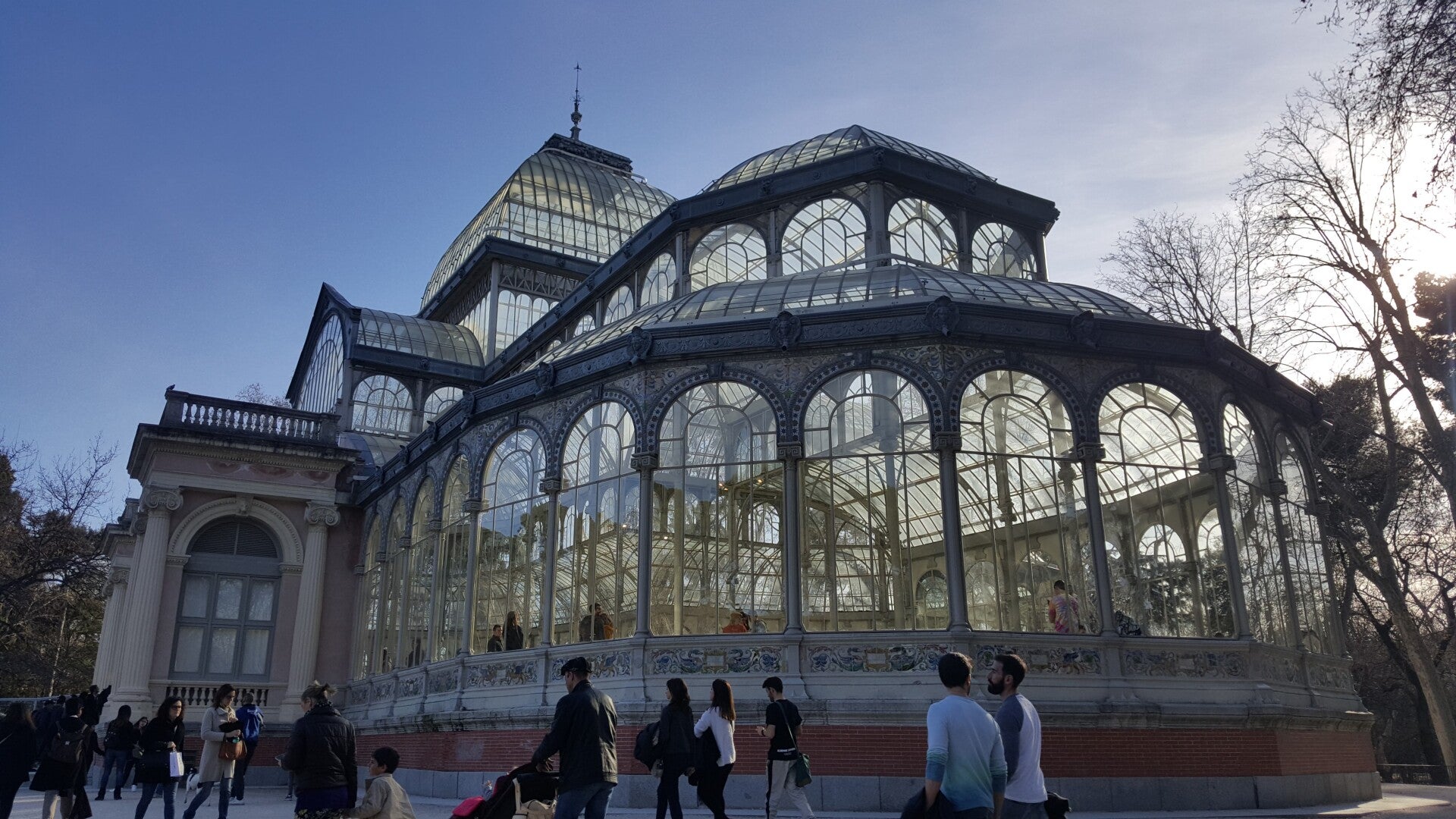 In het lessenrooster van de Handelswetenschappen aan de Faculteit Economie en Bedrijfskunde wordt er naast de andere talen als Frans, Duits, Engels ook Economisch Spaans aangeboden. Dit vak heeft de laatste jaren steeds meer succes omdat niet alleen Spanj