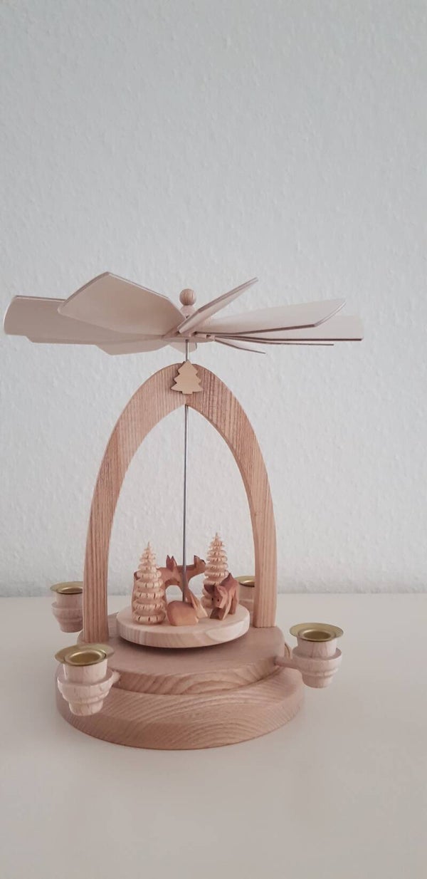 Tischpyramide "Waldleben", Table pyramid "Forest Life"