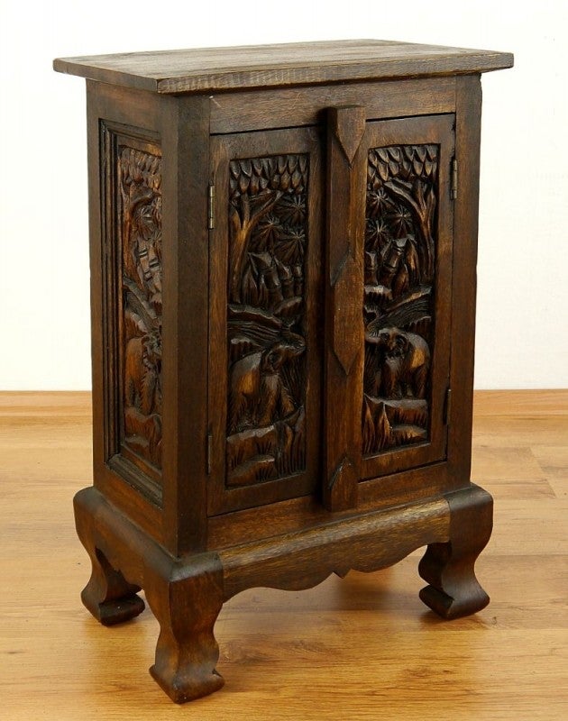 Kleine massief houten kast met olifant versiering